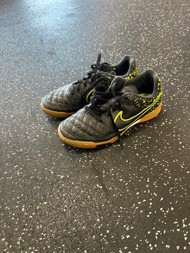 Used Nike Soccer Indoor Shoes Black Junior 01 11849-S000032114