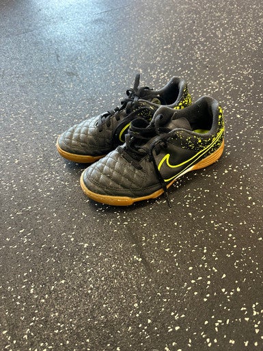Used Nike Soccer Indoor Shoes Black Junior 01 11849-S000032114