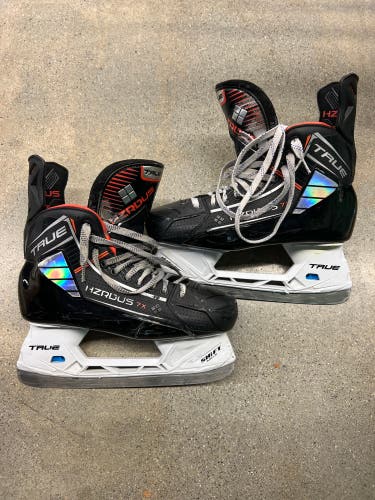 Senior True HZRDUS 7X Hockey Skates Regular Width 9 (Used)