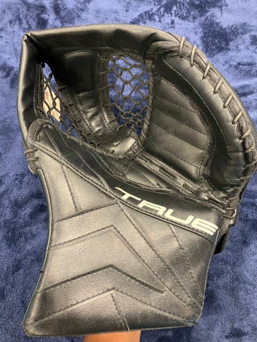 Black Intermediate True Catalyst 7x3 Goalie Glove (Used)