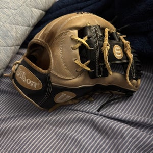 Wilson A2000 RH Infield Baseball Glove 11.75" (Used)