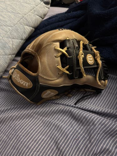 Wilson A2000 RH Infield Baseball Glove 11.75" (Used)