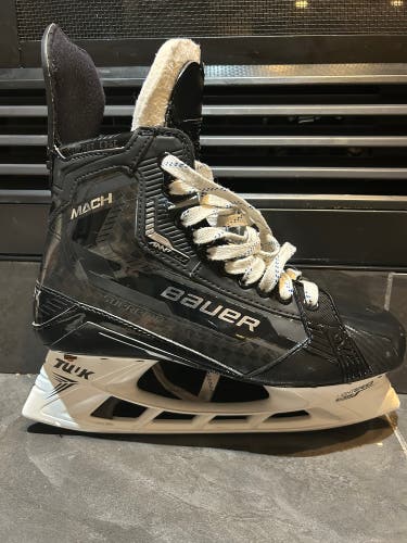 Bauer Supreme Mach Hockey Skates Regular Width 9 (Used)