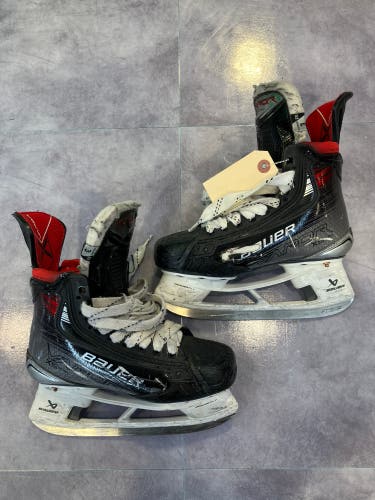 Junior Bauer Vapor X5 Pro Hockey Skates Extra Wide Width Size 3 (Used)