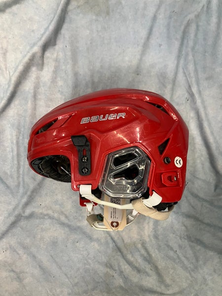 Red M/L Bauer Hyperlite 2 Helmet (Used)