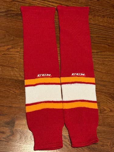 Red knit Unisex XL Adult CCM Skate Socks (Used)