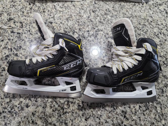 CCM Super Tacks 9370 Hockey Goalie Skates Size 1 (Used)
