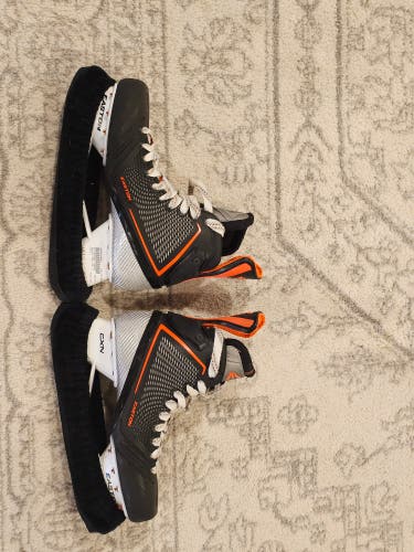 Easton Mako Hockey Skates 11 (Used)