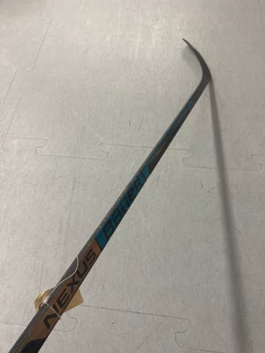 Senior Bauer Nexus 2N Pro Hockey Stick Right Handed PM9 | 65.5"