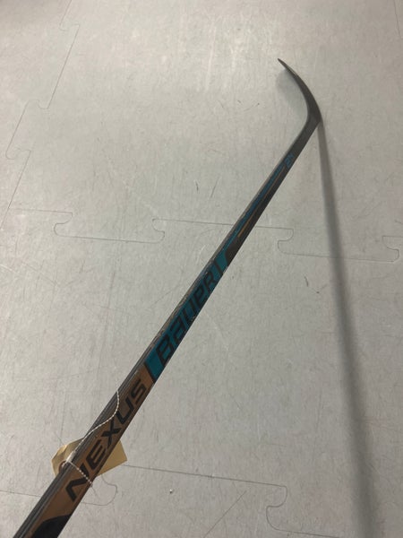 Senior Bauer Nexus 2N Pro Hockey Stick Right Handed PM9 | 65.5"