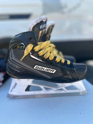 Bauer Supreme S27 Hockey Goalie Skates Regular Width Size 3.5 (Used)