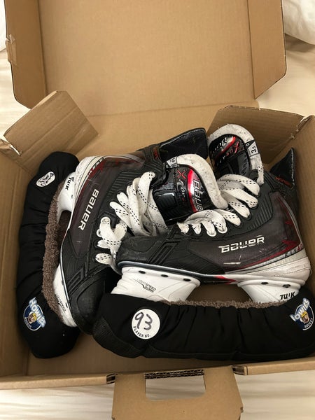 2025 Bauer Vapor FLY40 Hockey Skates Regular Width Pro Stock Size 3.5 (Used)