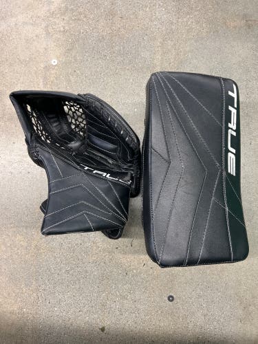 Intermediate True Catalyst 7x3 Goalie Gloves & Blockers Regular (Used)