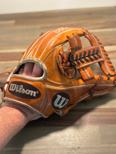 Wilson A2000 RH Infield Baseball Glove 11.75"