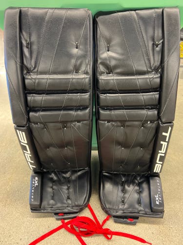 Like New - Black 31" Intermediate True Catalyst 7X3 Goalie Leg Pads (