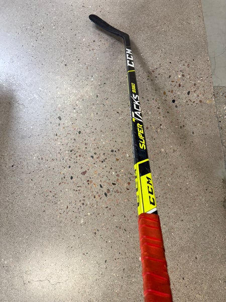 Junior CCM Super Tacks 9360 Hockey Stick Left Hand | P29 40 Flex (Used)