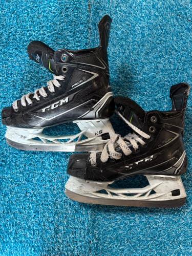 Intermediate CCM RibCor Maxx Pro Hockey Skates Regular Width Size 5.5 (Used)