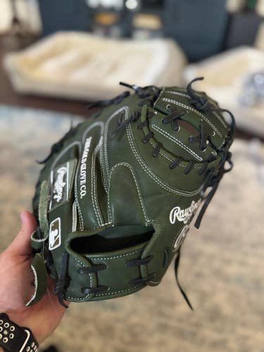 Rawlings Heart of the Hide RH Catcher's Baseball Glove 34" (Used)