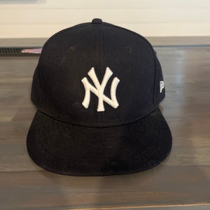 Yankees hat size 7 and 3/8