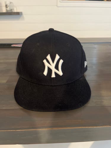 Yankees hat size 7 and 3/8