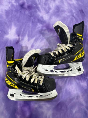 Junior CCM Super Tacks 9380 Hockey Skates Regular Width Size 1.5 (Used)