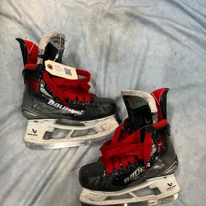 Junior Bauer Vapor X5 Pro Hockey Skates Regular Width Size 1 (Used)