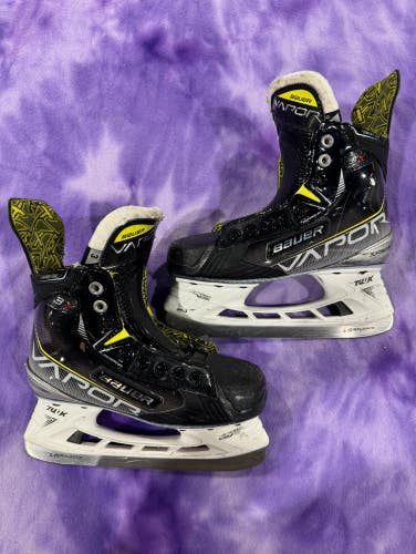 Junior Bauer Vapor 3X Hockey Skates Regular Width Size 3 (Used)