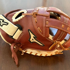 Mizuno Supreme RH Catcher's Fastpitch Softball Glove 33" (Used) - Excellent Condition