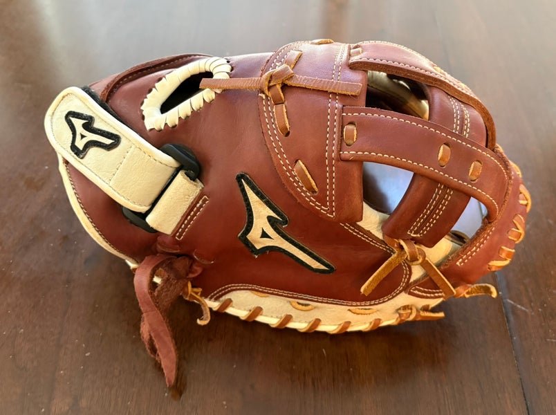 Mizuno Supreme RH Catcher's Fastpitch Softball Glove 33" (Used) - Excellent Condition