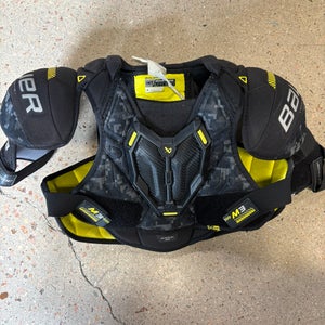 Medium Intermediate Bauer Supreme M3 Shoulder Pads (Used)