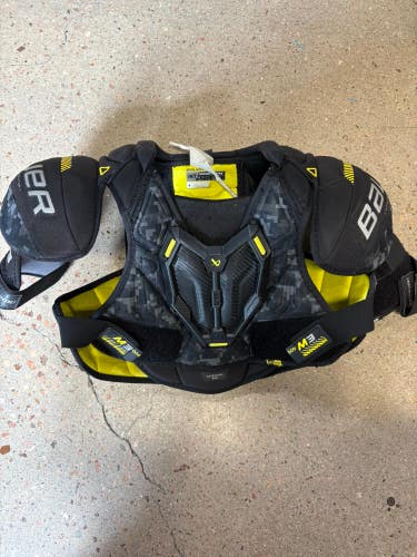 Medium Intermediate Bauer Supreme M3 Shoulder Pads (Used)