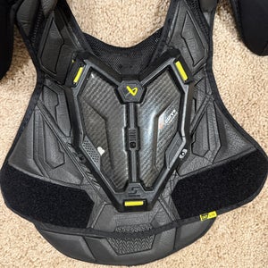 Large Intermediate Bauer Supreme Mach Shoulder Pads (Used)