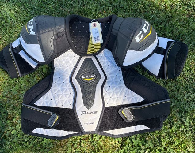 Large Senior CCM Tacks 4052 Shoulder Pads