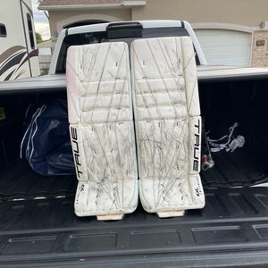 32" 2023 True Catalyst 7X3 Goalie Leg Pads (Used)