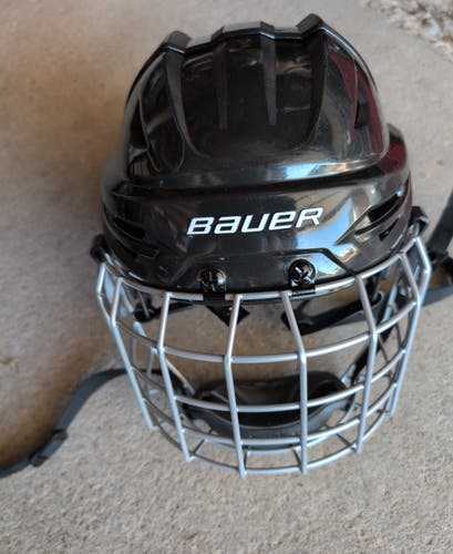 Small Bauer Re-akt 55 Helmet (Used, like new)
