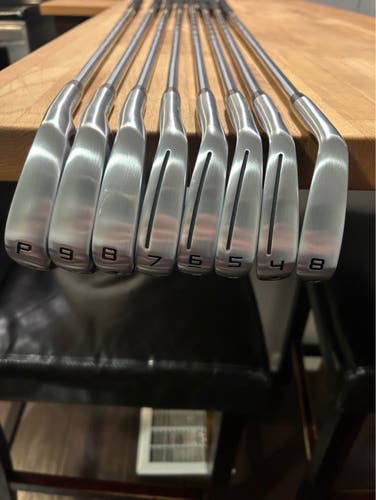 Men's TaylorMade P-790 Right Handed Iron Set 7 Pieces