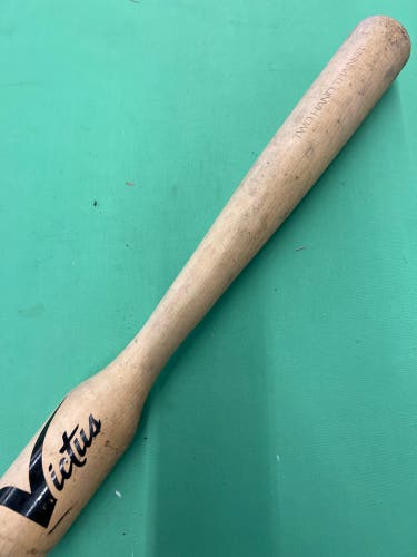 Victus Two Hand Trainer Bat 29” Used)