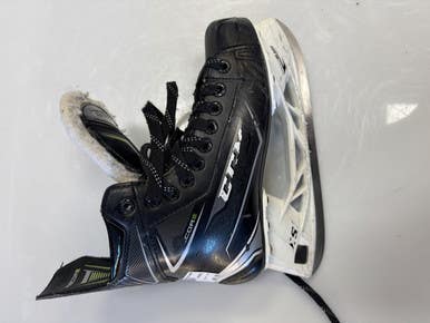 Used CCM 76K Intermediate Hockey Skate Intermediate 5.0 11860-S000298516