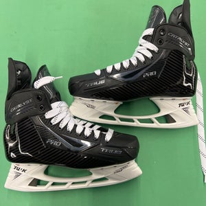 Senior True Catalyst Pro Hockey Skates Regular Width 9 (New)