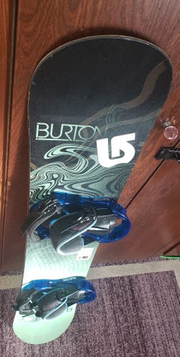 144cm BURTON PROGRESSION SNOWBOARD w/ BURTON PROGRESSION BINDINGS SIZE S/M*USED*