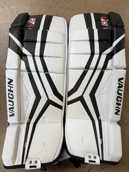 26+2" Vaughn Velocity V10 Goalie Leg Pads (Used)