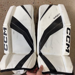 24" Youth CCM YTFLEX 3 Goalie Leg Pads (Used)