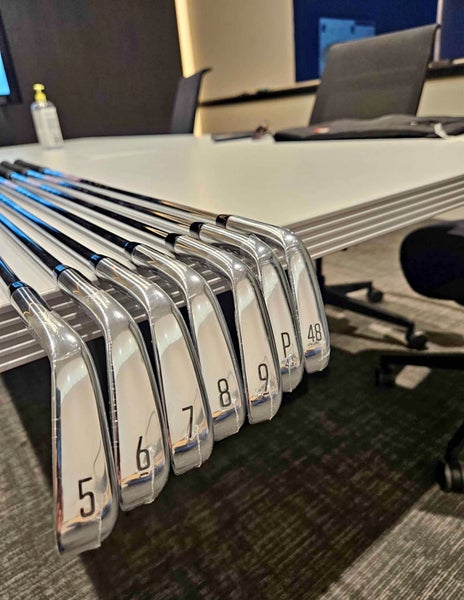 Titleist T350 Right Handed Iron Set Regular Flex Graphite Shaft