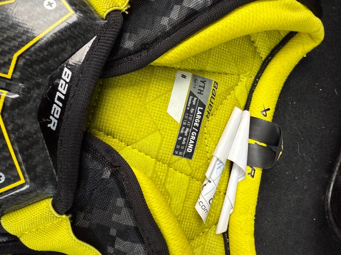 Large Youth Bauer Supreme Mach Shoulder Pads (Used)