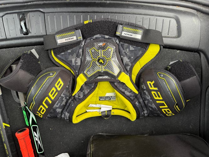 Large Youth Bauer Supreme Mach Shoulder Pads (Used)