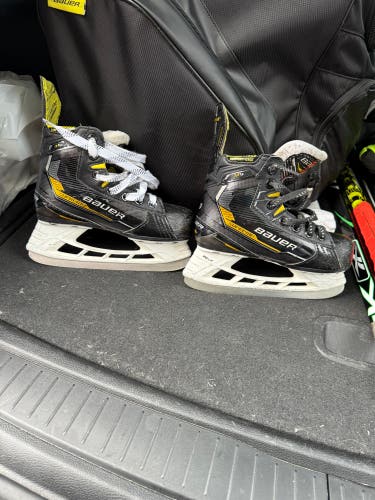 2023 Bauer Supreme M4 Hockey Skates 13 (Used)