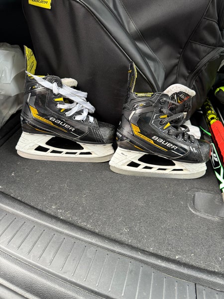 2023 Bauer Supreme M4 Hockey Skates 13 (Used)