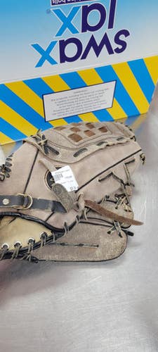 Used 12 INCH BB/SB Glove RH Throw None 12" 11497-S000152395