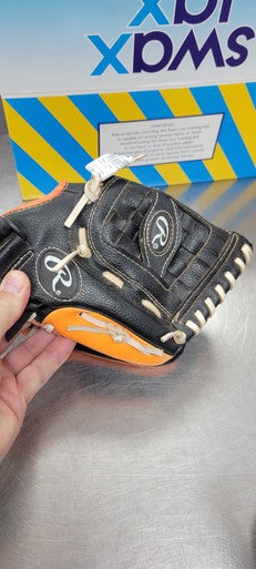 Used Rawlings PL105NO BB/SB Glove RH Throw Black 10 1/2" 11497-S000152393