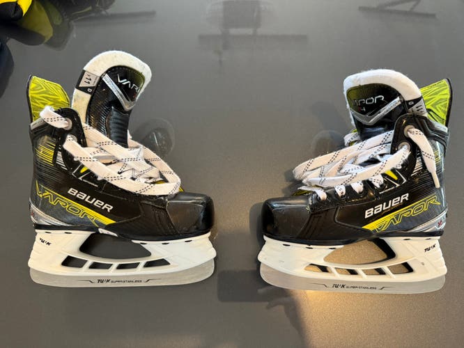 Bauer Vapor X4 Hockey Skates 11 Youth (Used)